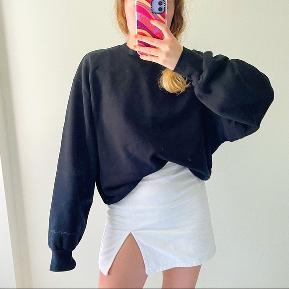 Aritzia Tops - Aritzia Black Oversized Crewneck Sweatshirt